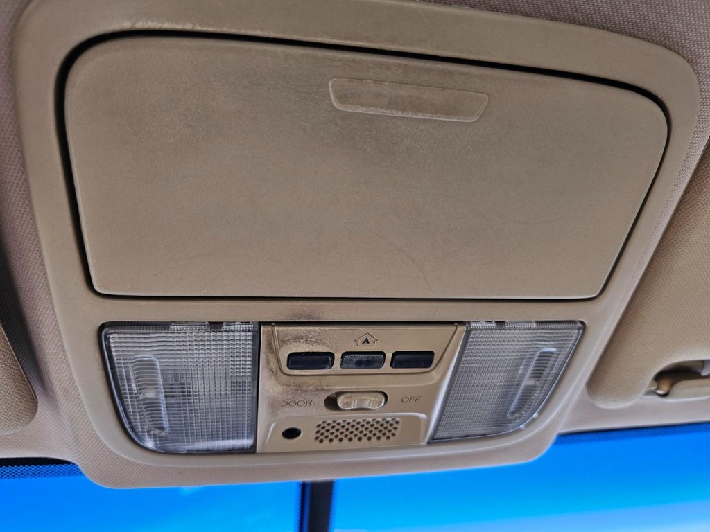 Acura TSX w/Navi Vehicle Full-screen Gallery Image 32