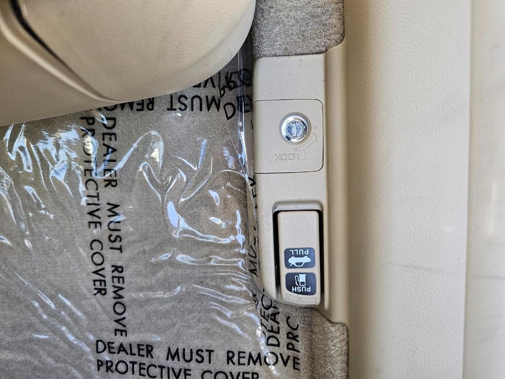 Acura TSX w/Navi Vehicle Full-screen Gallery Image 34