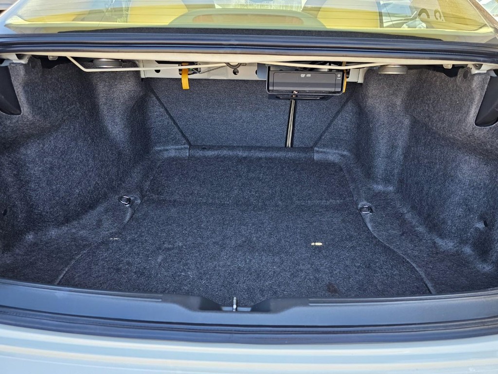 Acura TSX w/Navi Vehicle Full-screen Gallery Image 35