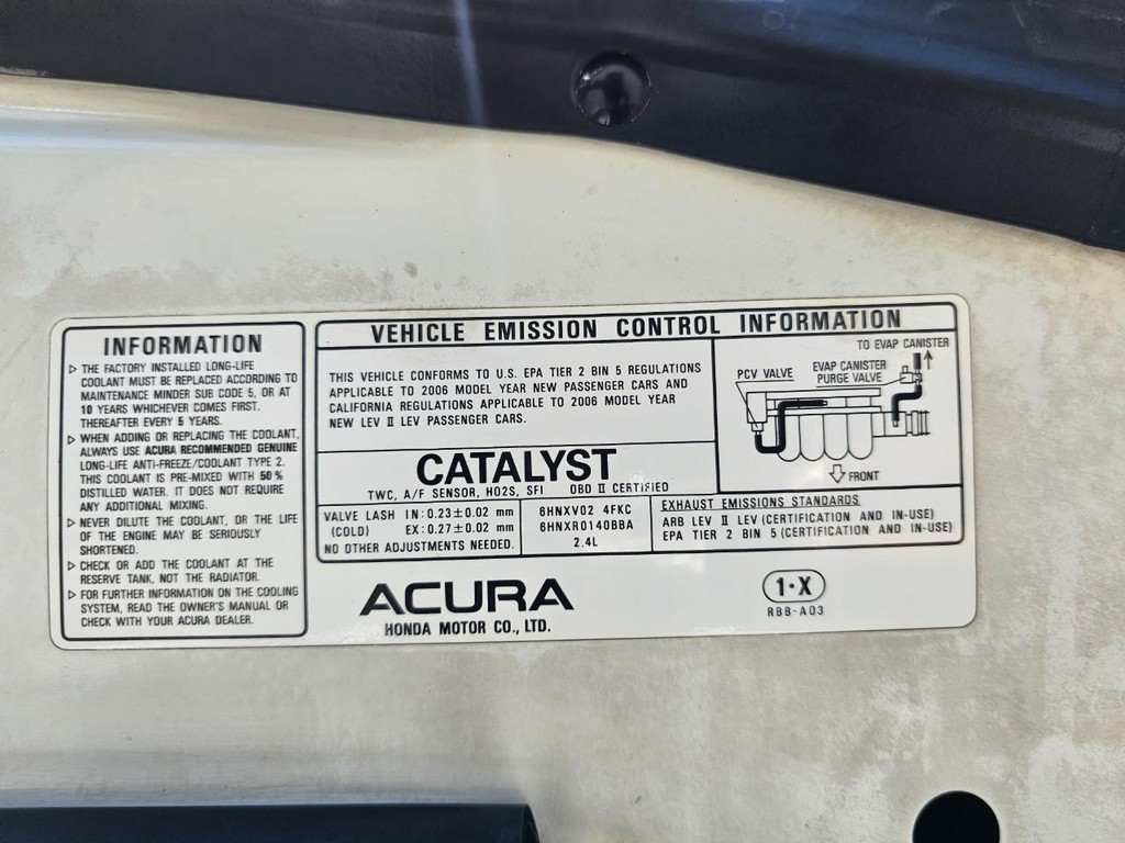 Acura TSX w/Navi Vehicle Full-screen Gallery Image 37