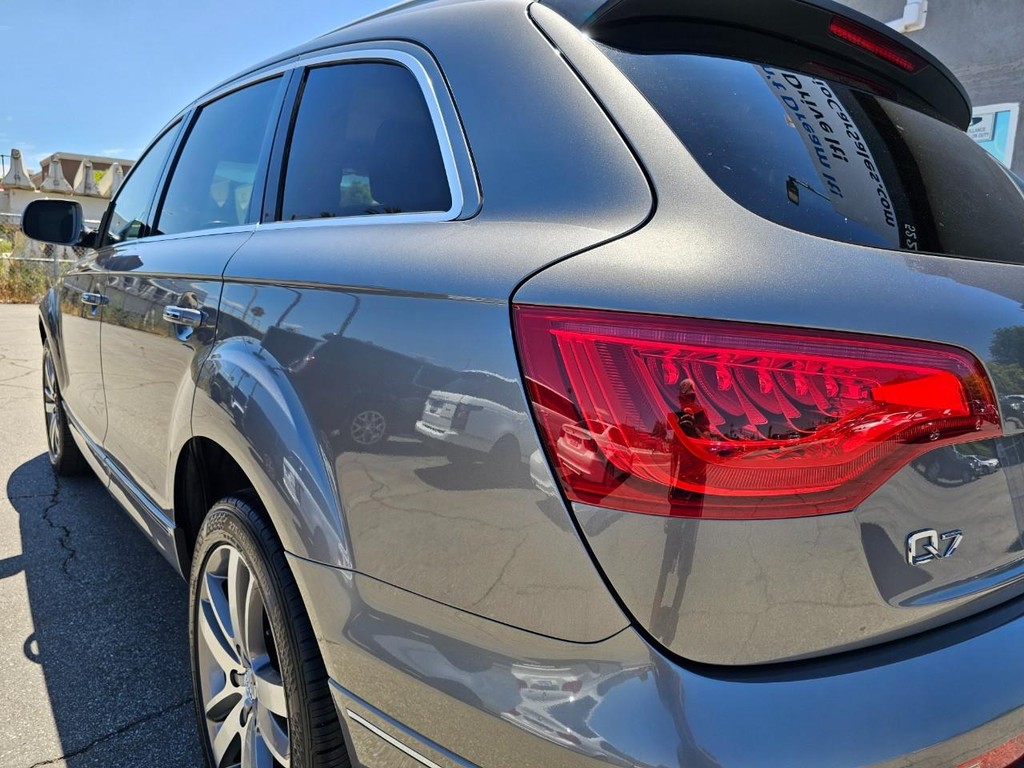 Audi Q7 Vehicle Full-screen Gallery Image 12