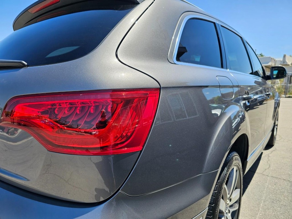 Audi Q7 Vehicle Full-screen Gallery Image 13