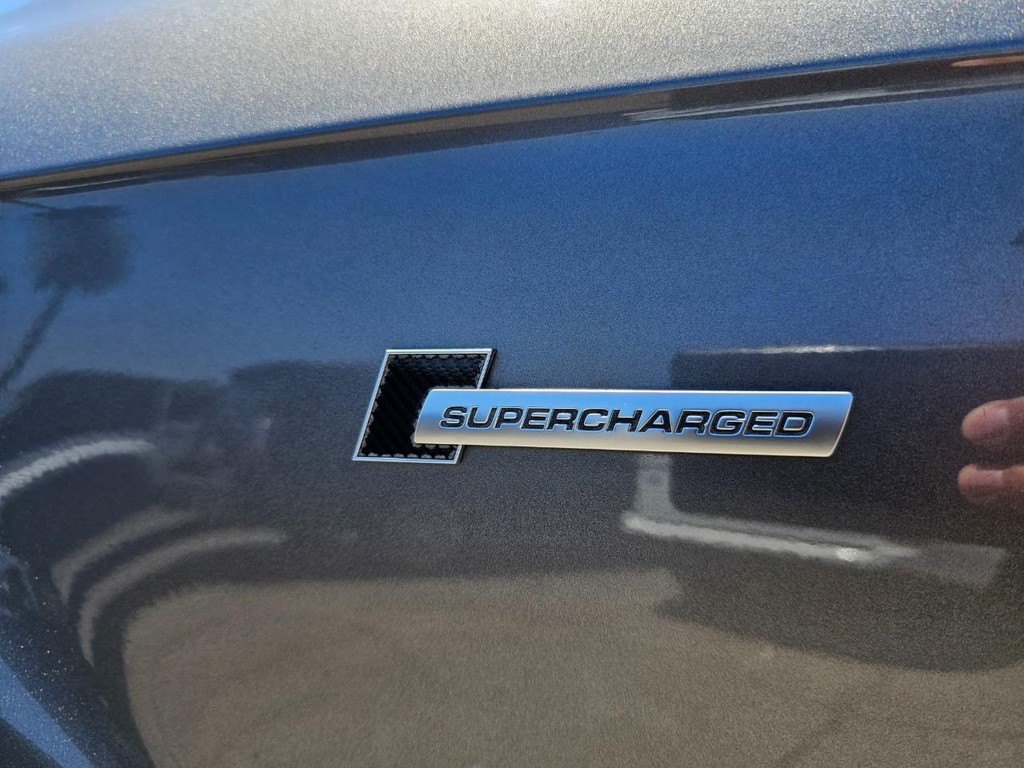 Audi Q7 Vehicle Full-screen Gallery Image 15