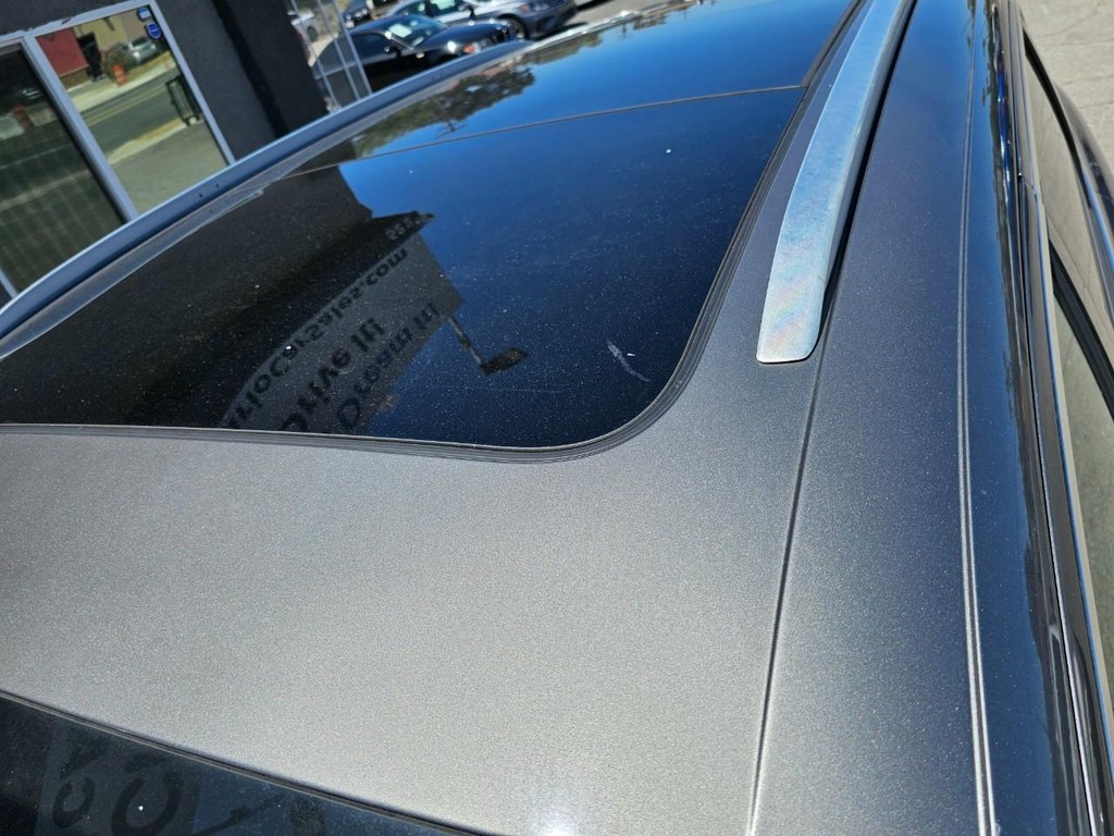 Audi Q7 Vehicle Full-screen Gallery Image 16