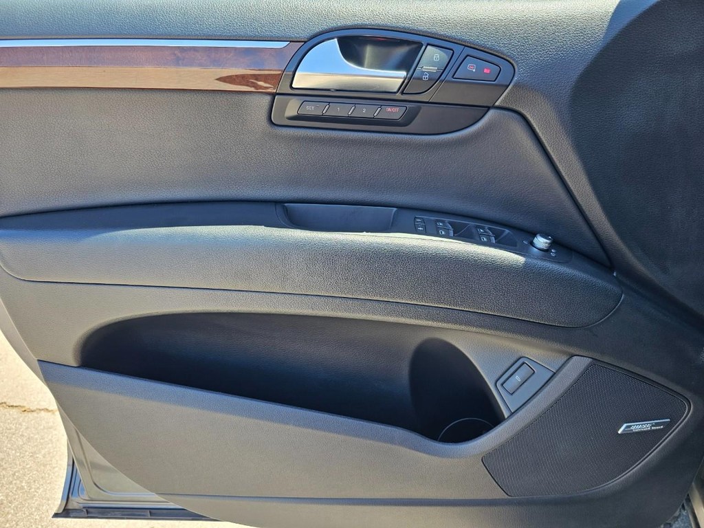 Audi Q7 Vehicle Full-screen Gallery Image 17