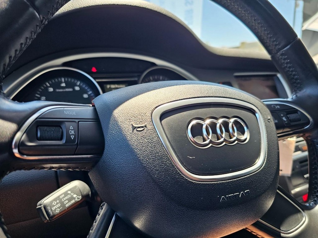 Audi Q7 Vehicle Full-screen Gallery Image 21