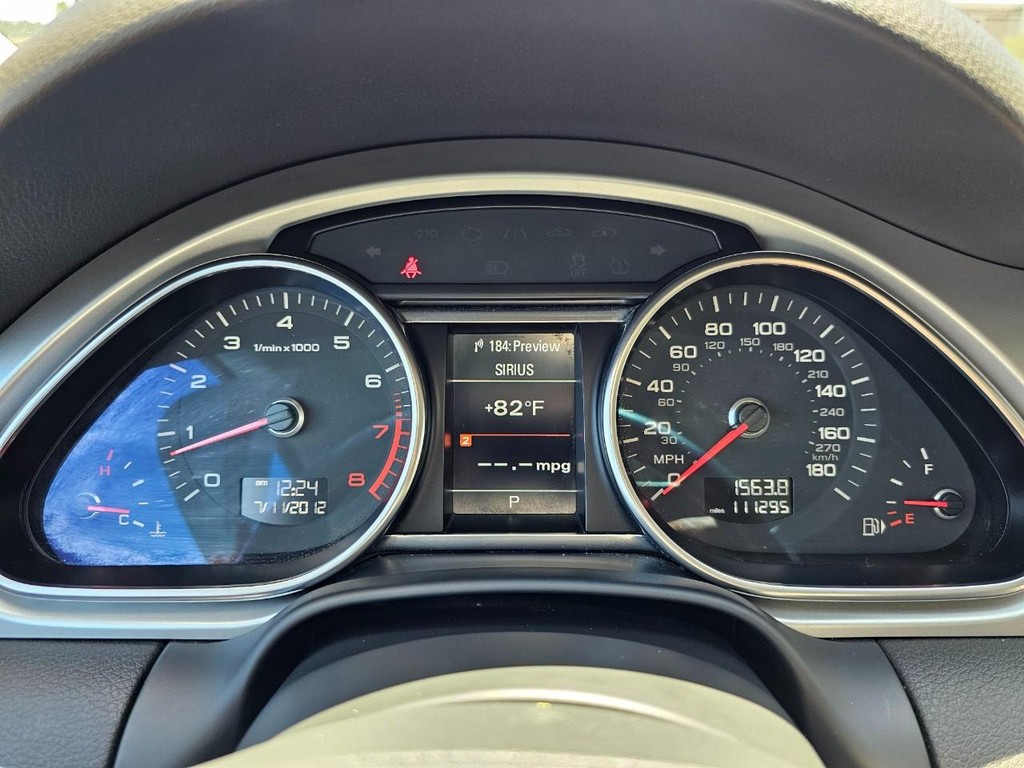 Audi Q7 Vehicle Full-screen Gallery Image 23