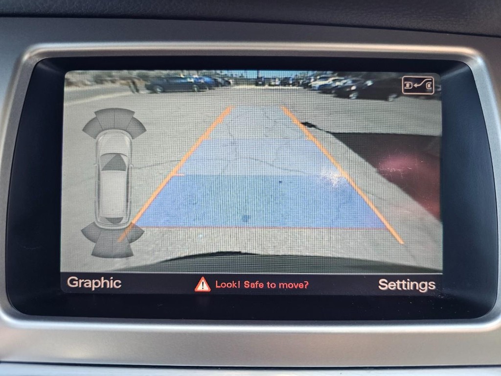 Audi Q7 Vehicle Full-screen Gallery Image 24