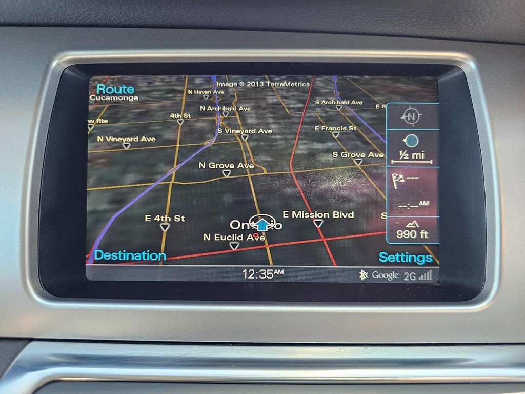 Audi Q7 Vehicle Full-screen Gallery Image 25