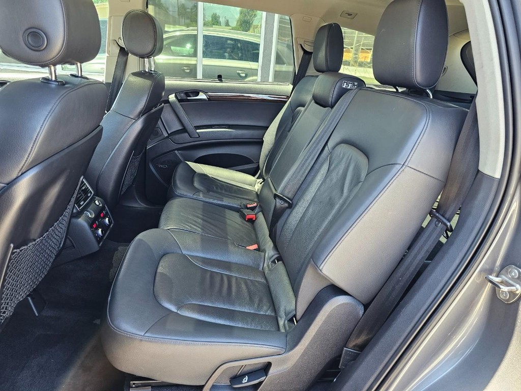 Audi Q7 Vehicle Full-screen Gallery Image 28