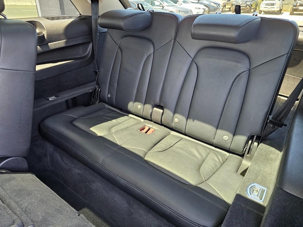 Audi Q7 Vehicle Full-screen Gallery Image 29