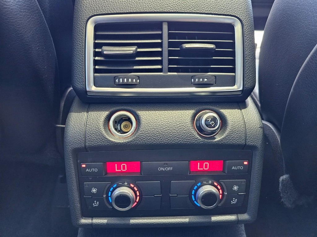 Audi Q7 Vehicle Full-screen Gallery Image 30