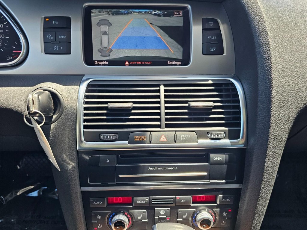 Audi Q7 Vehicle Full-screen Gallery Image 36