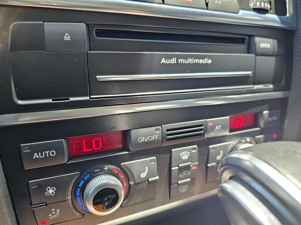 Audi Q7 Vehicle Full-screen Gallery Image 37