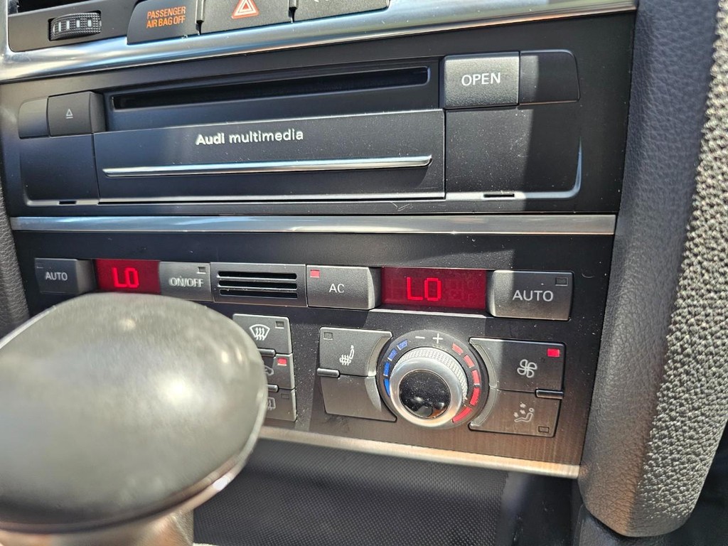 Audi Q7 Vehicle Full-screen Gallery Image 38