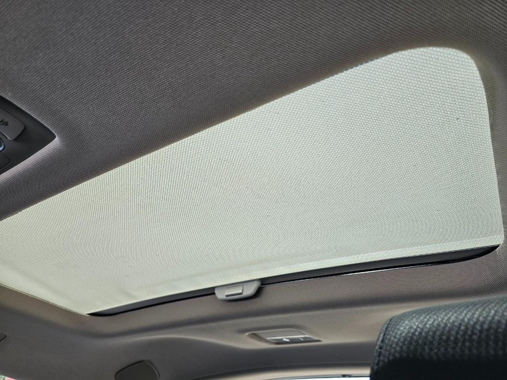 Audi Q7 Vehicle Full-screen Gallery Image 44