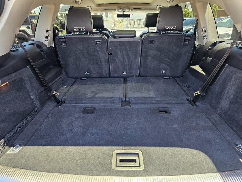 Audi Q7 Vehicle Full-screen Gallery Image 47