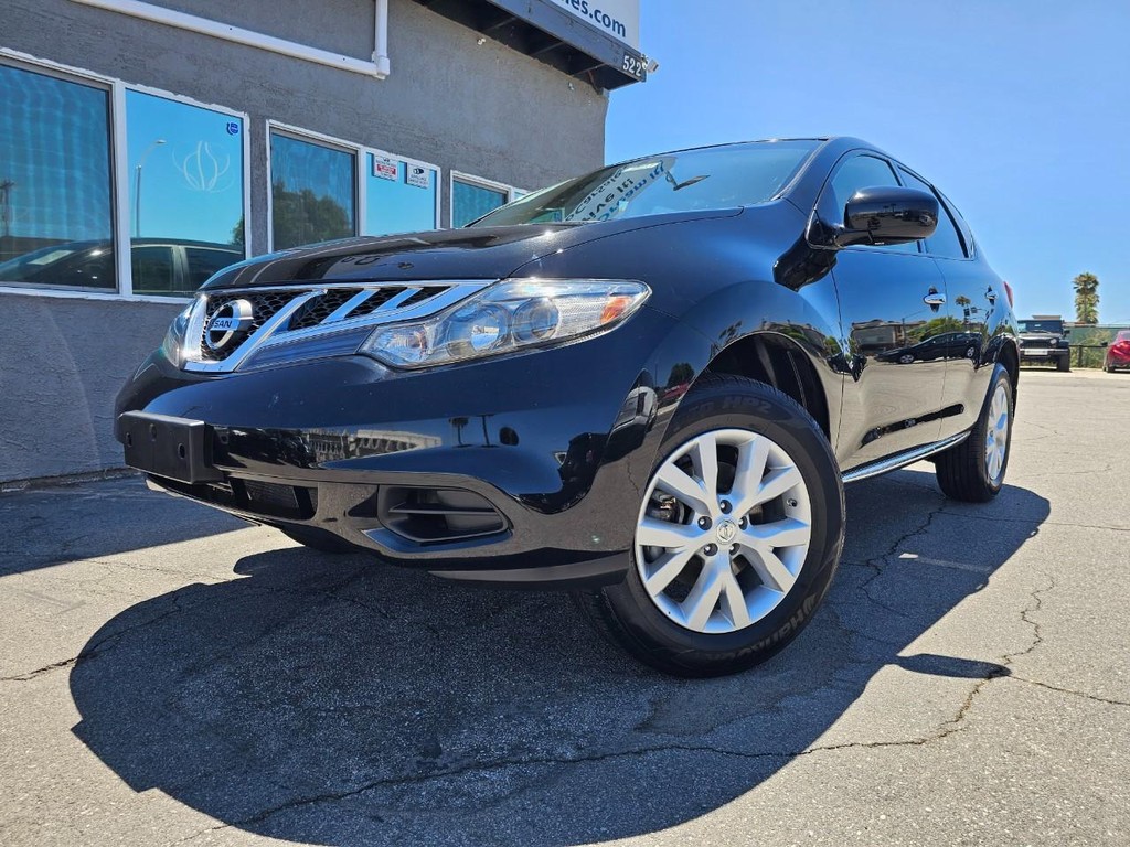 Nissan Murano LE Vehicle Full-screen Gallery Image 2