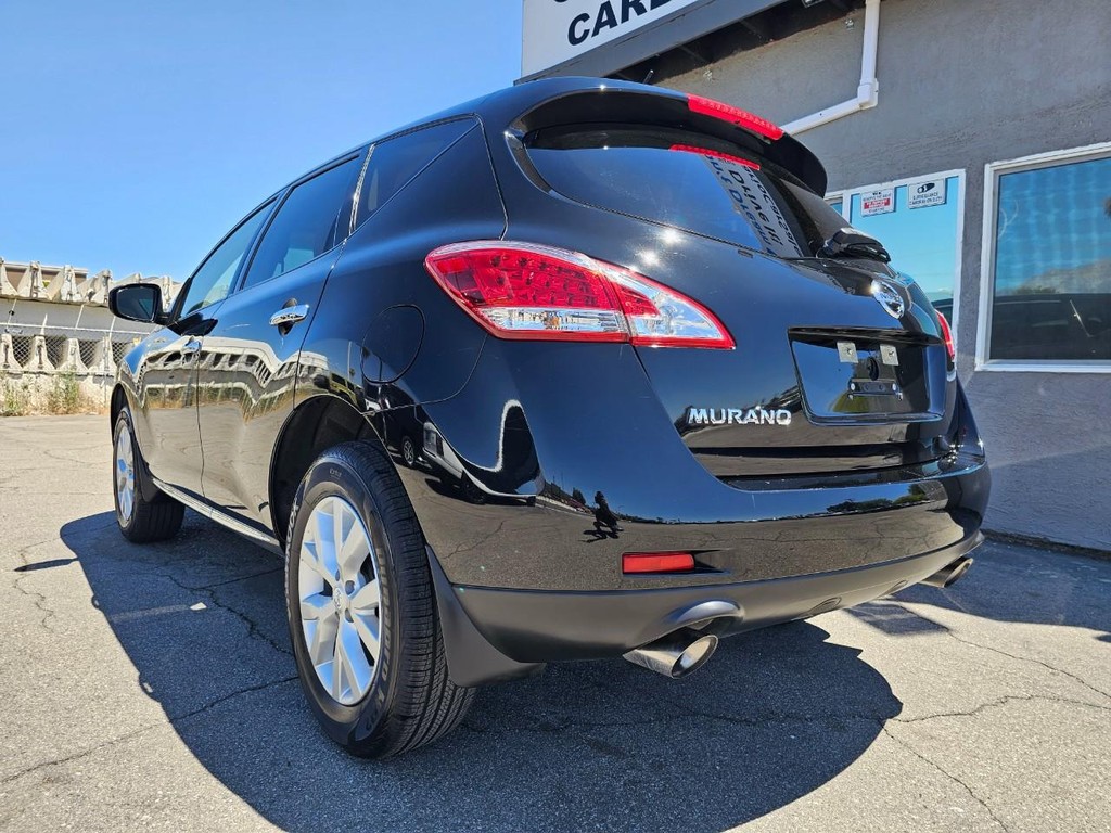 Nissan Murano LE Vehicle Full-screen Gallery Image 5