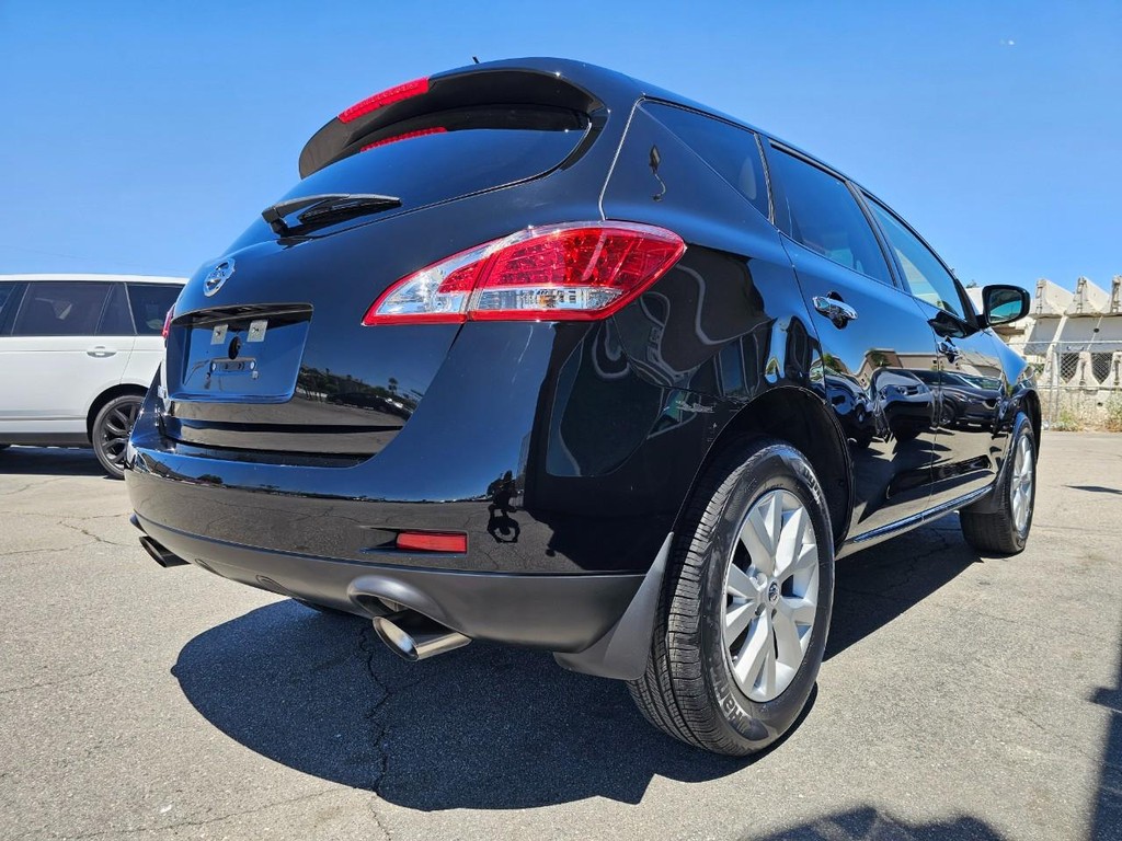 Nissan Murano LE Vehicle Full-screen Gallery Image 7