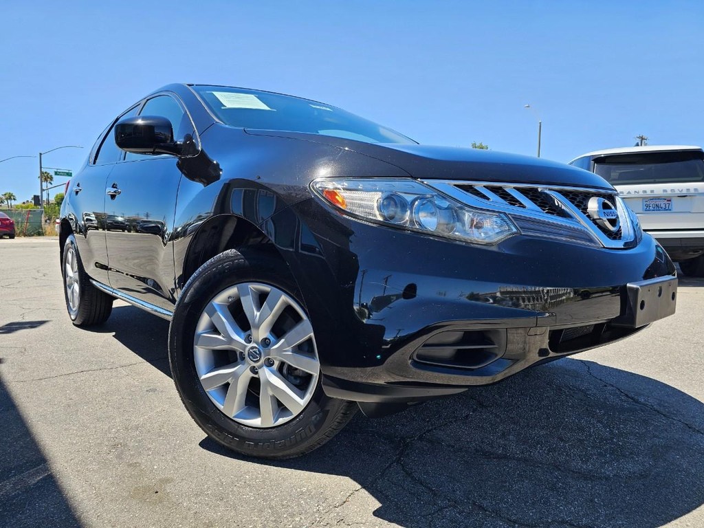 Nissan Murano LE Vehicle Full-screen Gallery Image 9