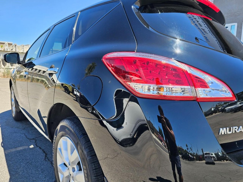 Nissan Murano LE Vehicle Full-screen Gallery Image 13