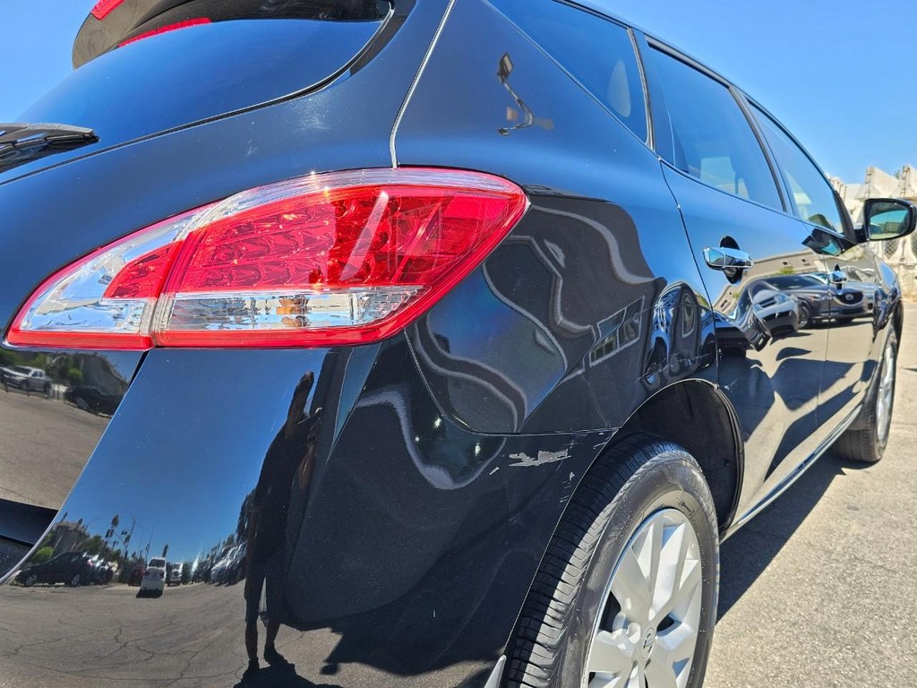 Nissan Murano LE Vehicle Full-screen Gallery Image 14