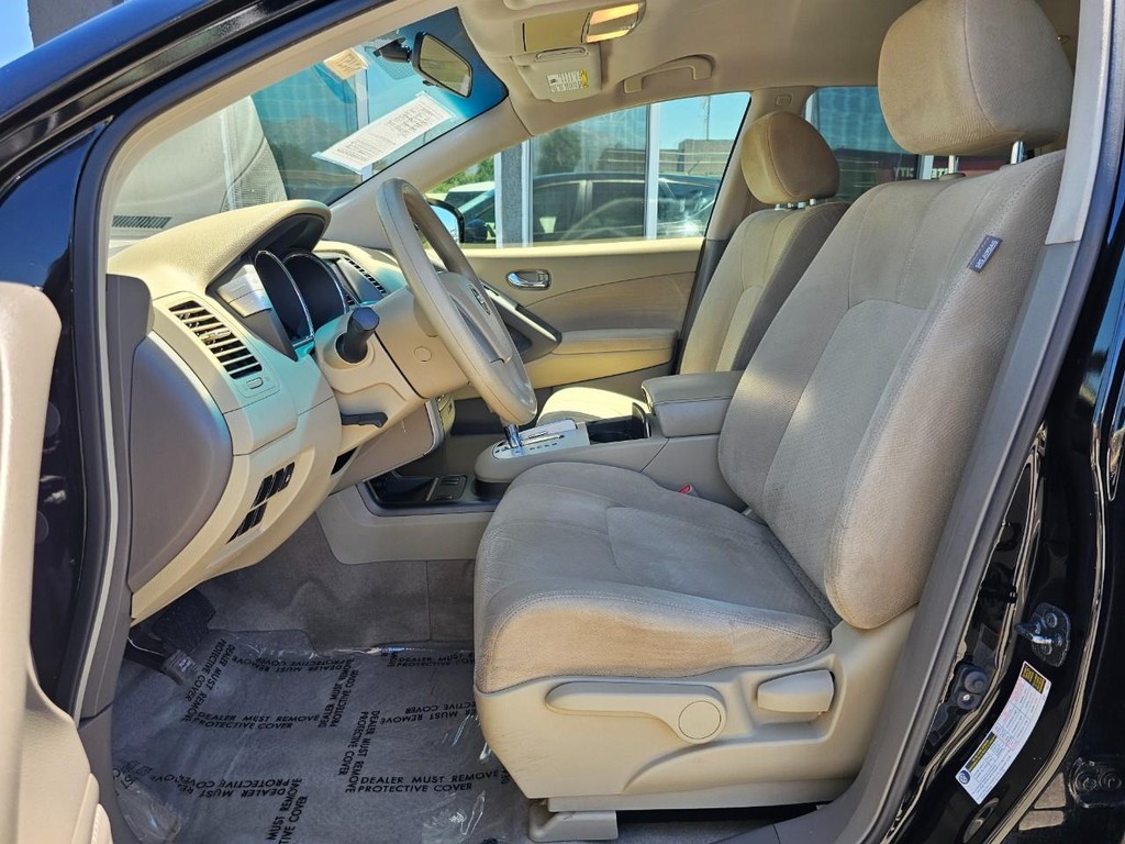 Nissan Murano LE Vehicle Full-screen Gallery Image 18