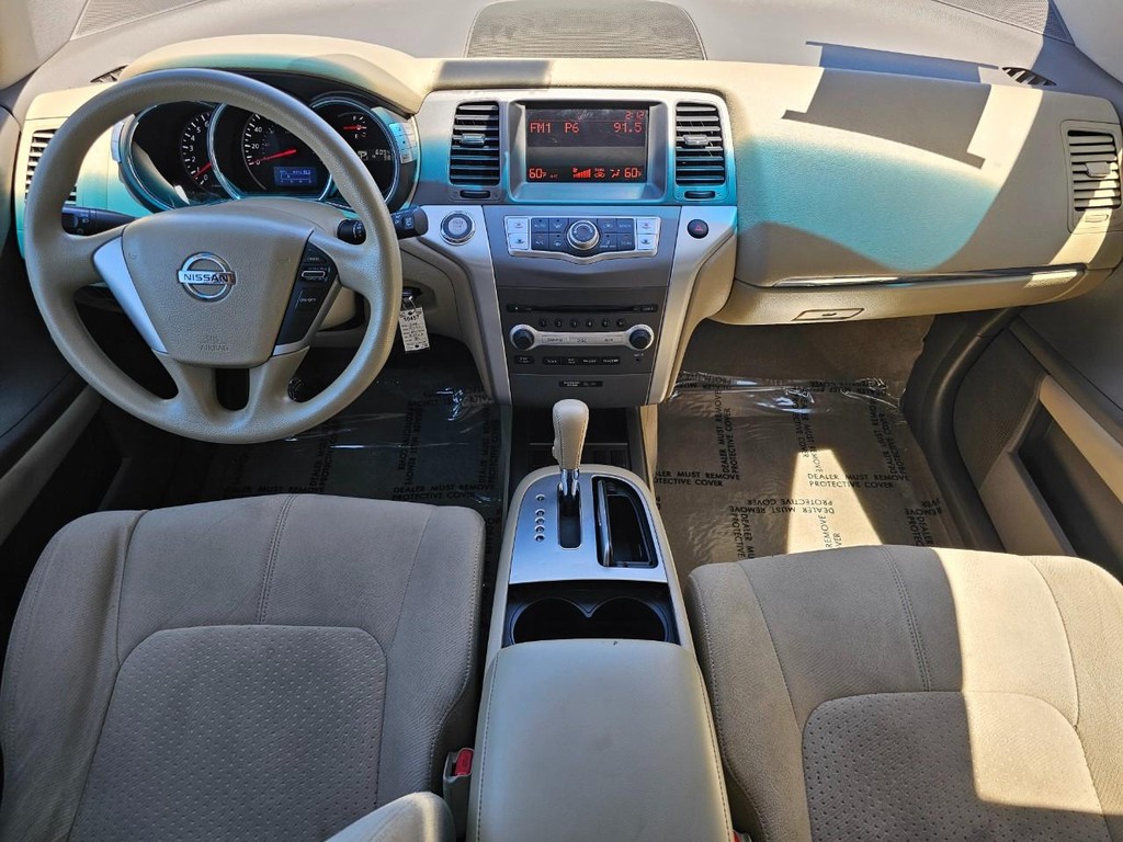 Nissan Murano LE Vehicle Full-screen Gallery Image 23