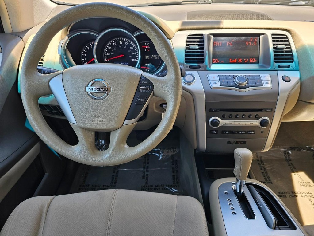 Nissan Murano LE Vehicle Full-screen Gallery Image 24