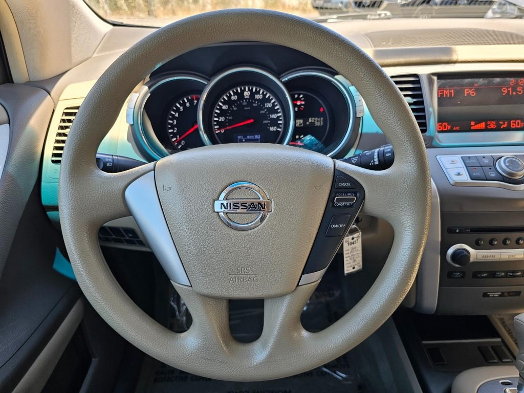 Nissan Murano LE Vehicle Full-screen Gallery Image 25