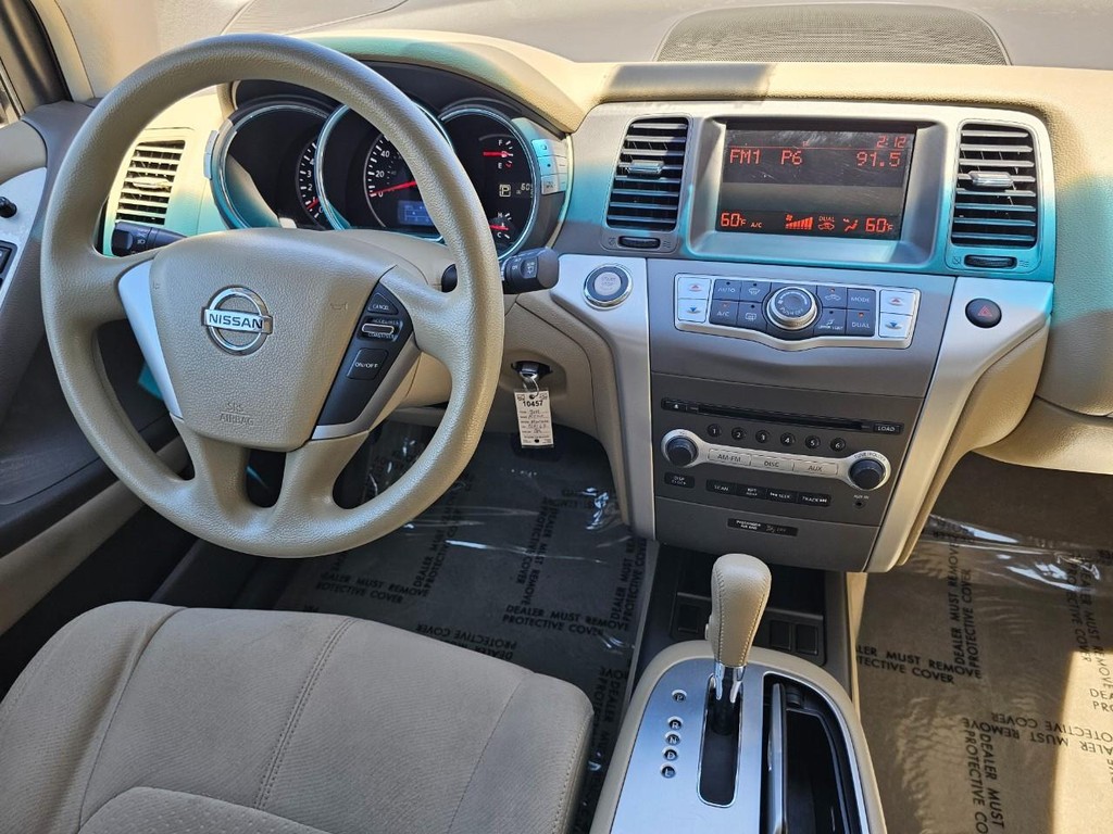 Nissan Murano LE Vehicle Full-screen Gallery Image 26