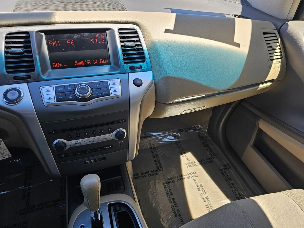 Nissan Murano LE Vehicle Full-screen Gallery Image 27