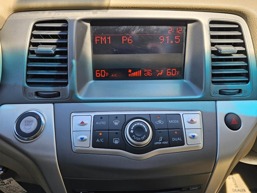 Nissan Murano LE Vehicle Full-screen Gallery Image 28