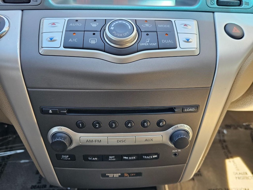 Nissan Murano LE Vehicle Full-screen Gallery Image 29