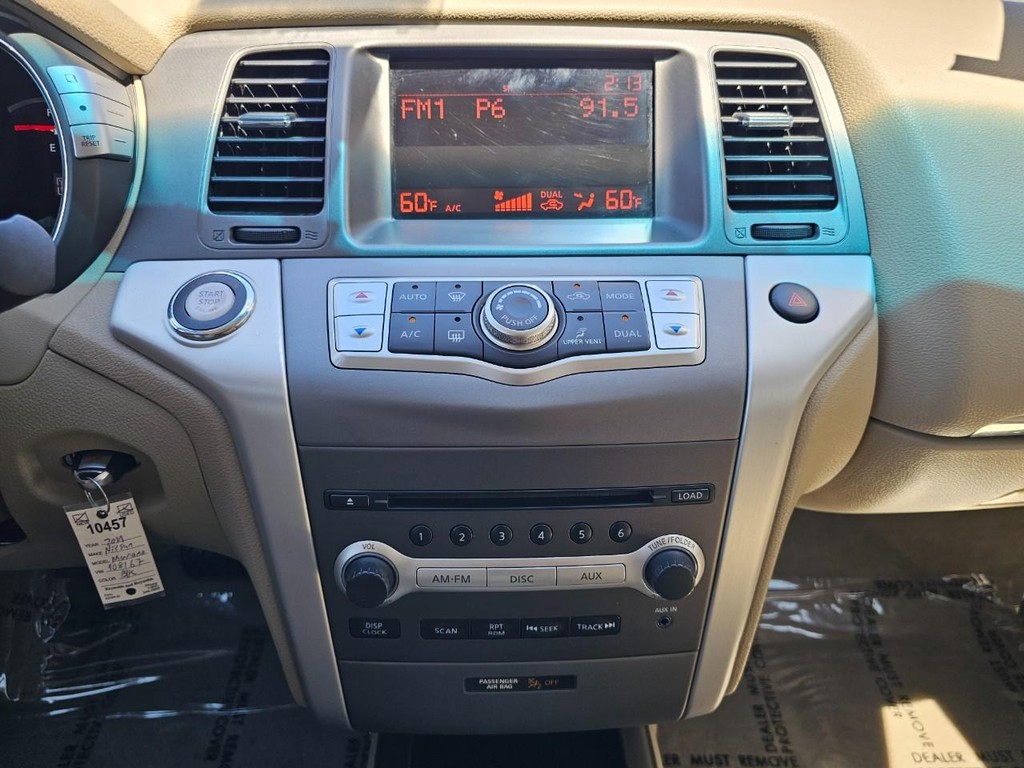 Nissan Murano LE Vehicle Full-screen Gallery Image 30