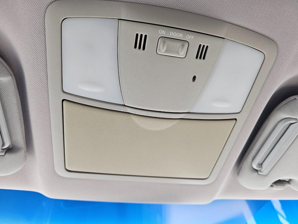 Nissan Murano LE Vehicle Full-screen Gallery Image 32