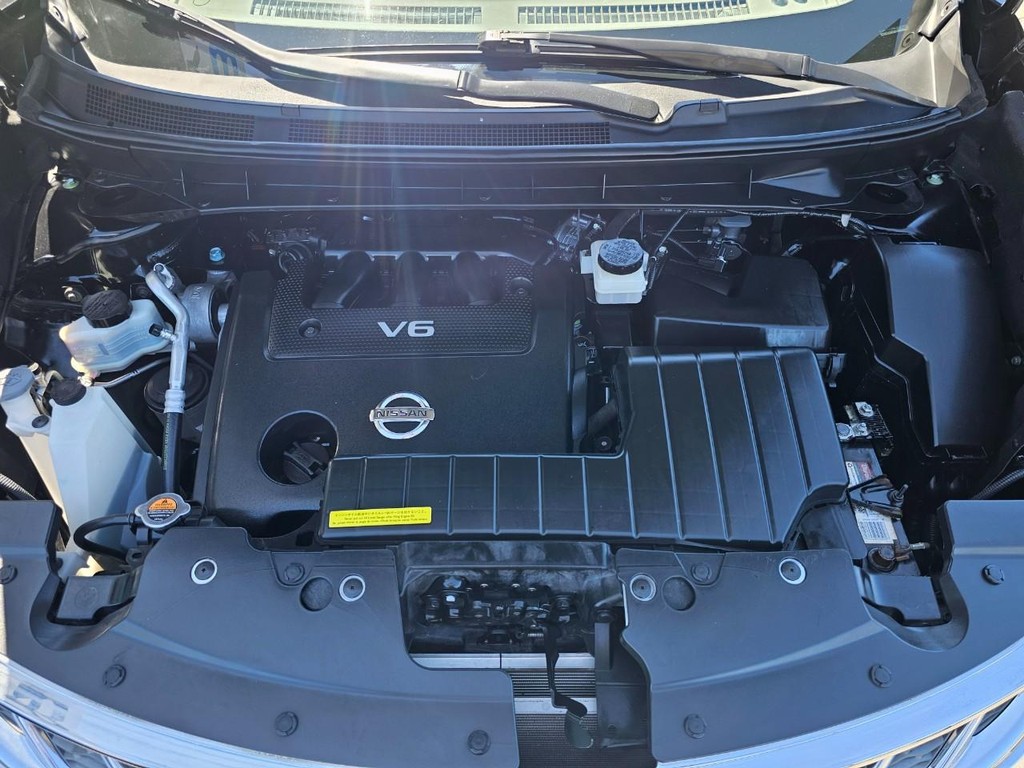 Nissan Murano LE Vehicle Full-screen Gallery Image 34