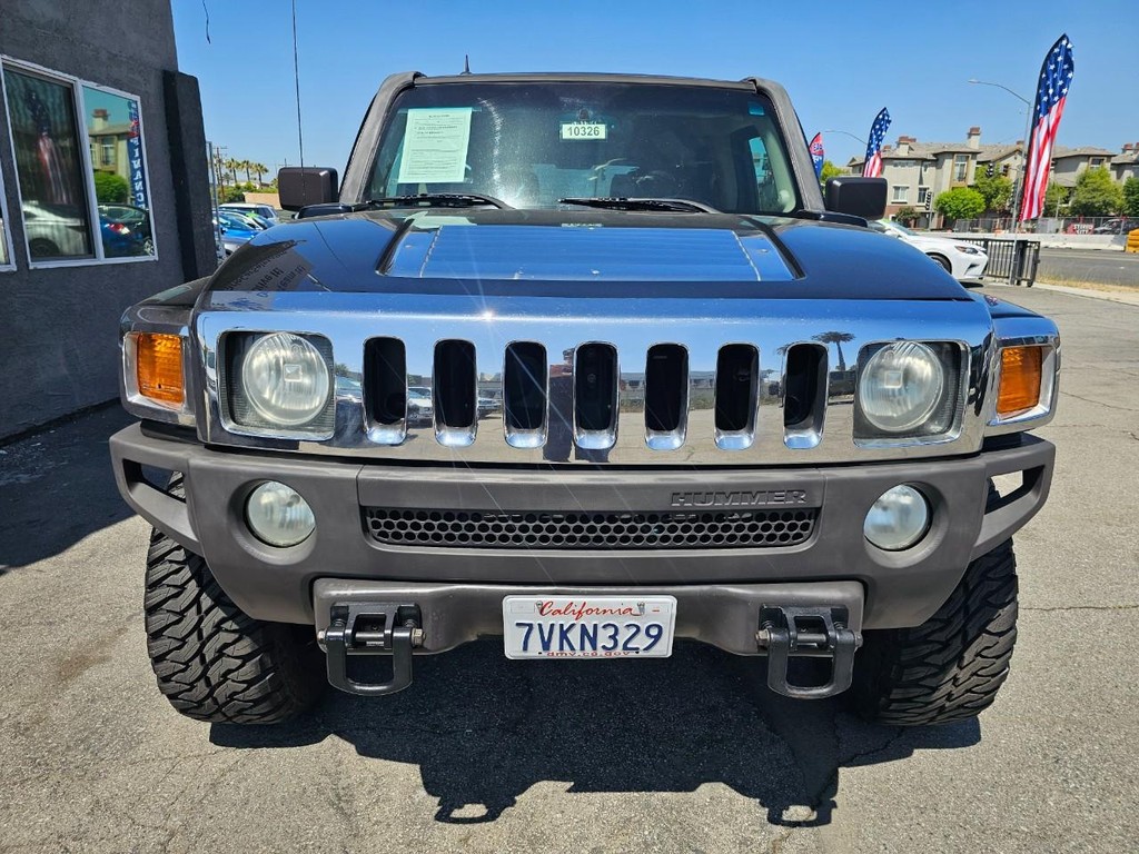 HUMMER H3 Vehicle Full-screen Gallery Image 9