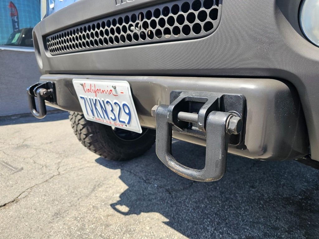 HUMMER H3 Vehicle Full-screen Gallery Image 14