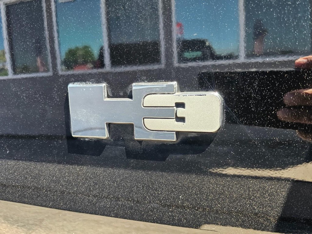 HUMMER H3 Vehicle Full-screen Gallery Image 16