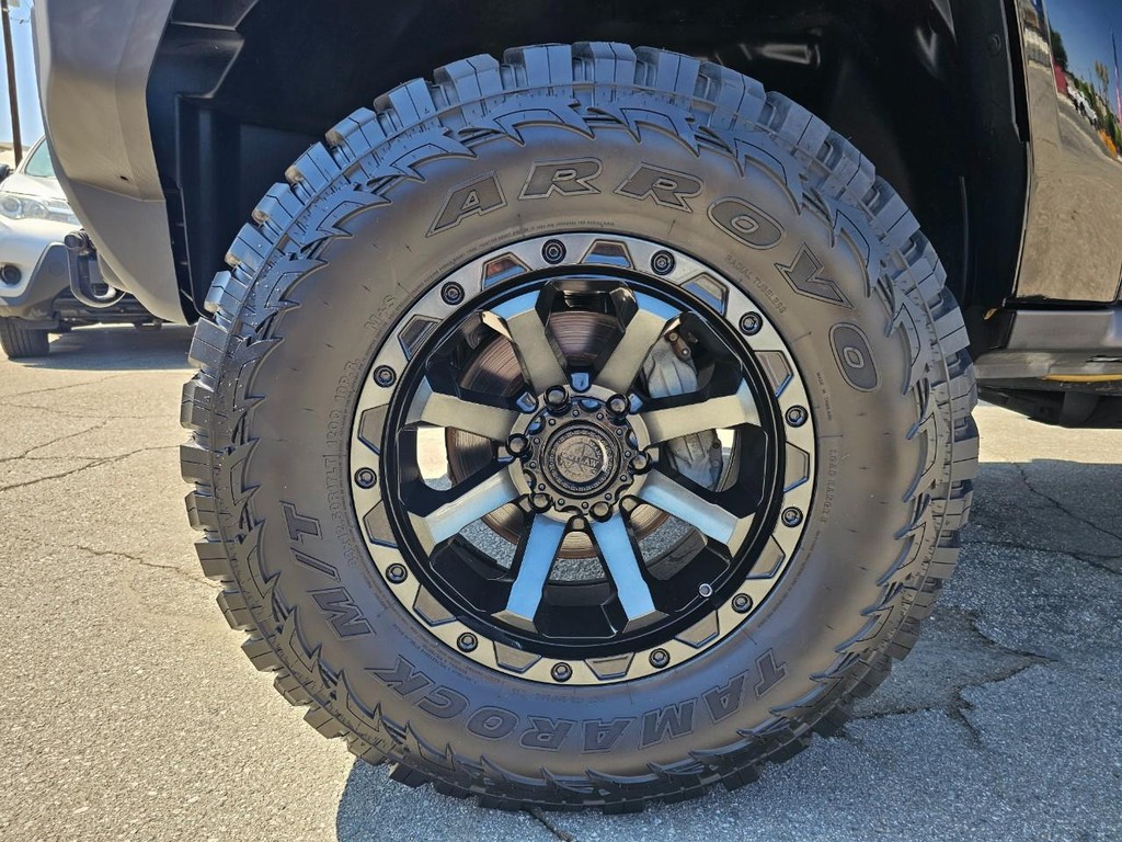 HUMMER H3 Vehicle Full-screen Gallery Image 19