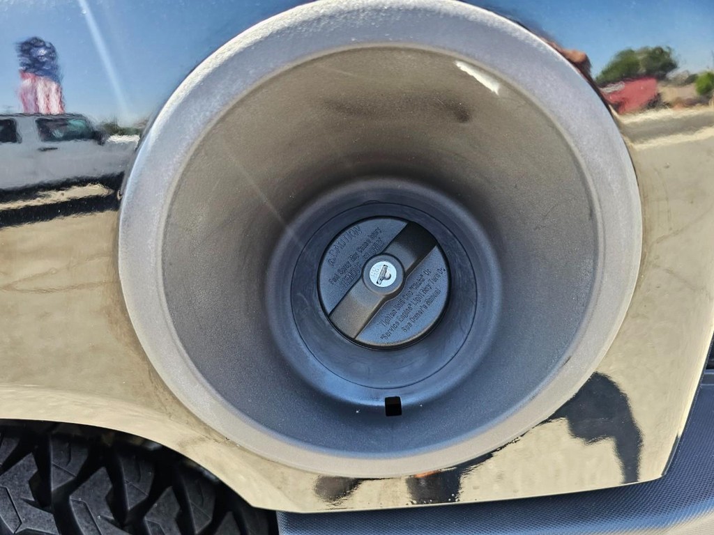 HUMMER H3 Vehicle Full-screen Gallery Image 20