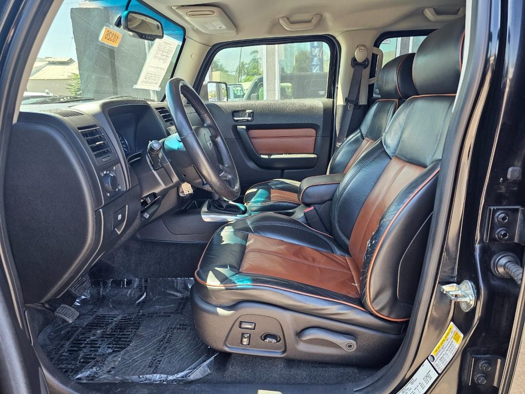 HUMMER H3 Vehicle Full-screen Gallery Image 22