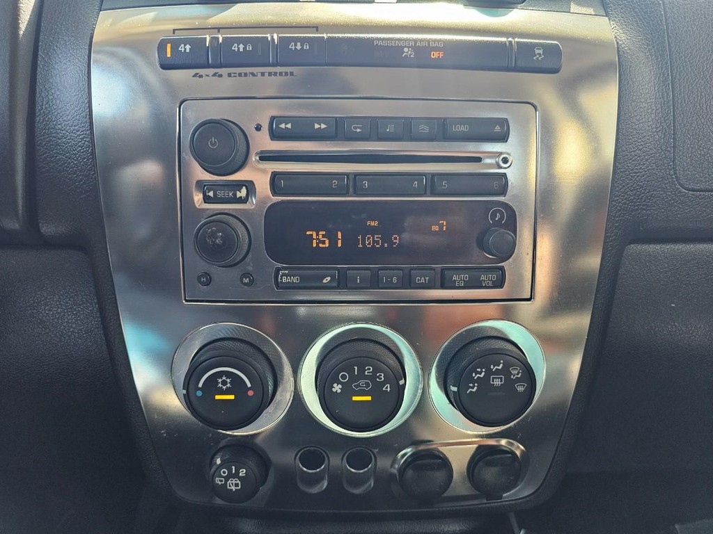 HUMMER H3 Vehicle Full-screen Gallery Image 27