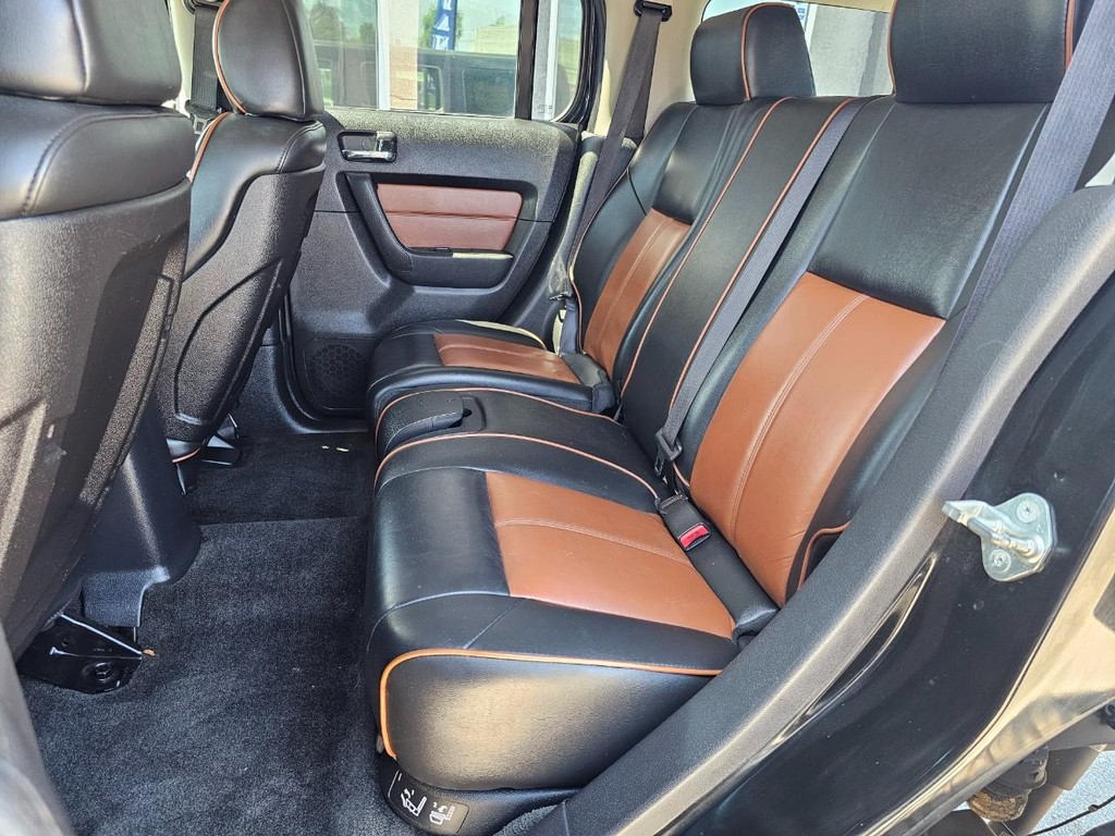 HUMMER H3 Vehicle Full-screen Gallery Image 28