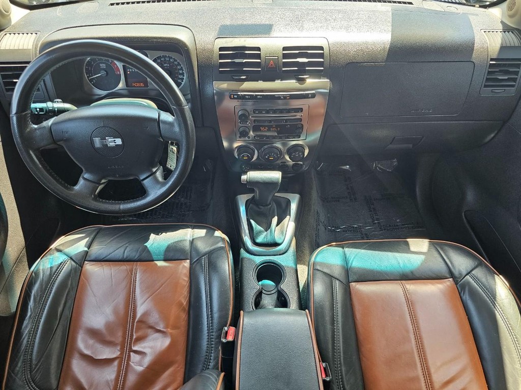 HUMMER H3 Vehicle Full-screen Gallery Image 29