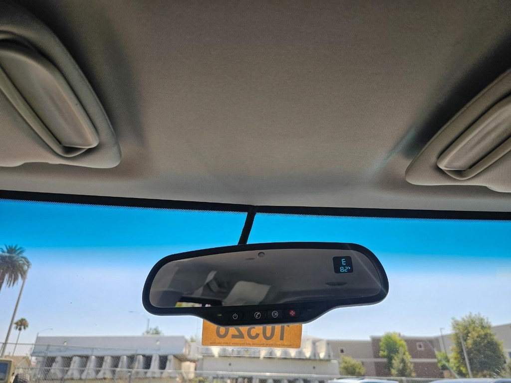 HUMMER H3 Vehicle Full-screen Gallery Image 34