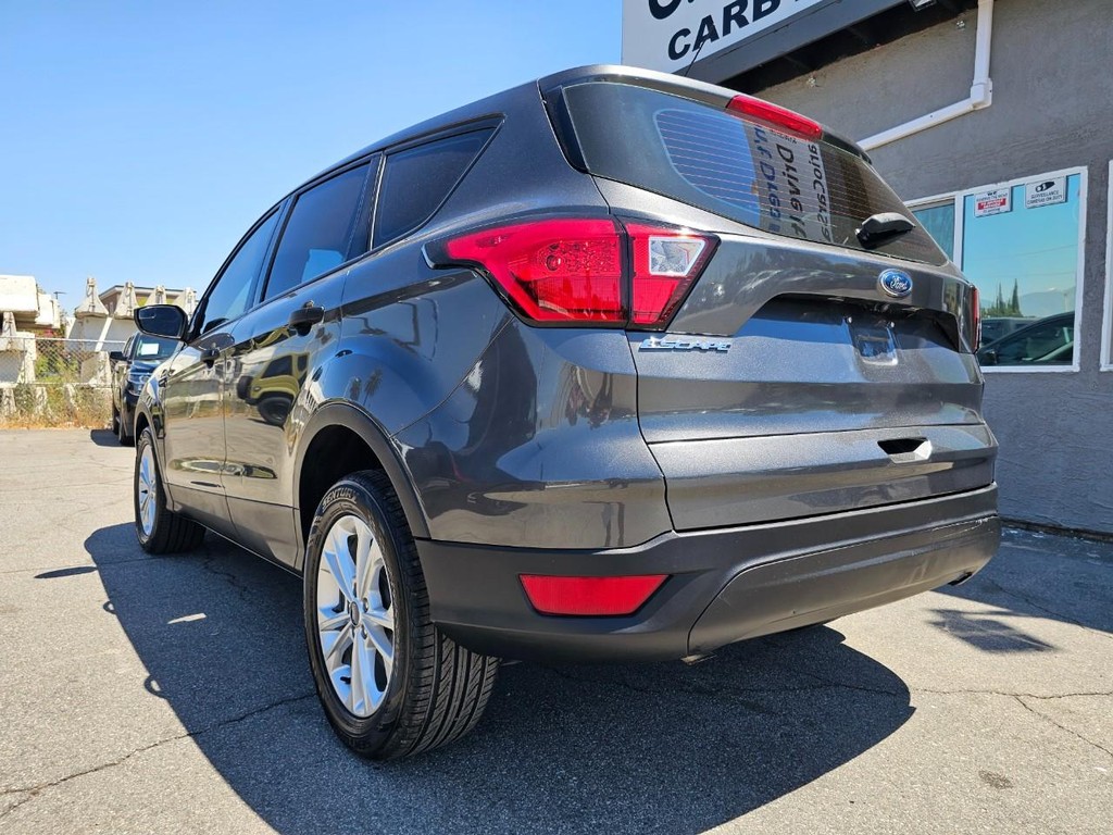 Ford Escape Vehicle Full-screen Gallery Image 4
