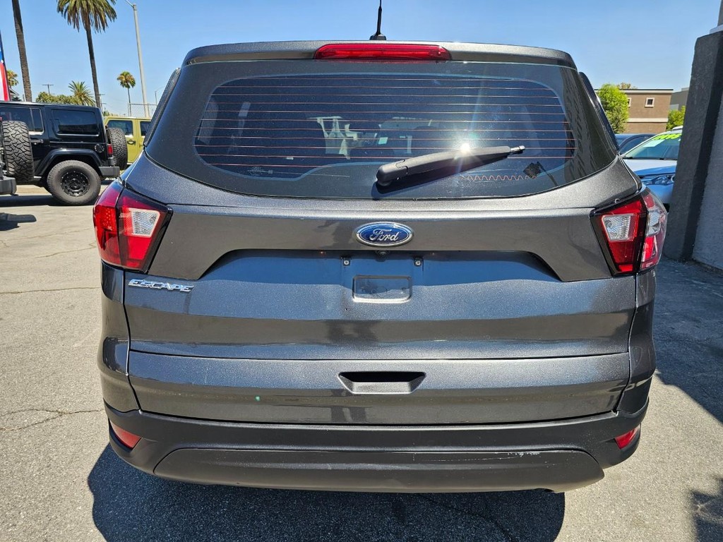 Ford Escape Vehicle Full-screen Gallery Image 5